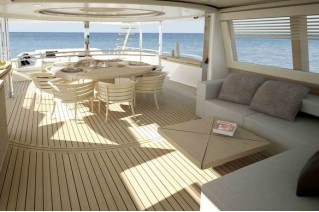 Luxury yacht Navetta-33-Crescendo-Upper-deck